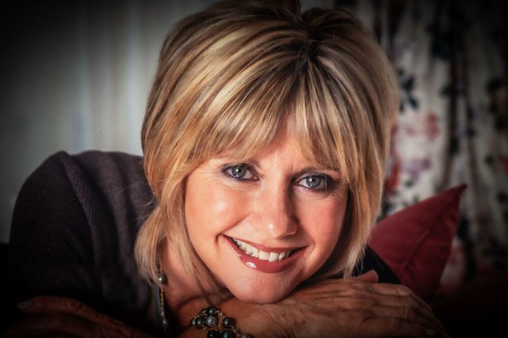 ČUVALA JOJ DETE I UKRALA MUŽA! LJUBAVNICA OLIVIJE NJUTN-DŽON SE SADA OGLASILA: "Svet je izgubio ANĐELA!"