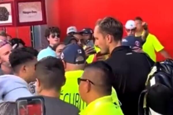 ZAMISLITE DA JE OVO URADIO ĐOKOVIĆ! Danil Medvedev se OBRAČUNAO sa navijačem, ŠOK! (VIDEO)