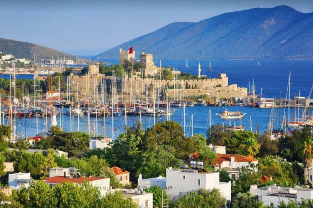 "LAST MINUTE i nedeljom u Travelland-u: Specijalna ponuda za Egejsku regiju Turske. Za dete GRATIS avio karta!"