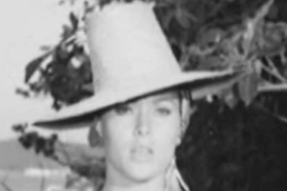 SE*S SIMBOL 60-IH SE PREPUSTIO OPAKOJ BOLESTI: Evo kako danas izgleda žena za kojom su LUDELI SRBI! (FOTO)