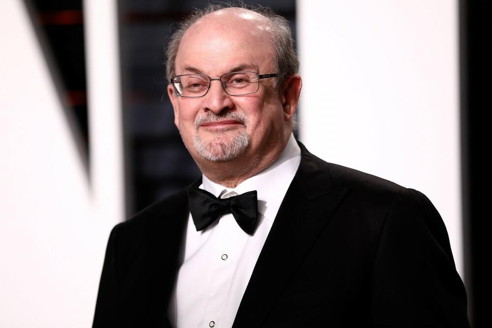 SALMAN RUŽDI SKINUT SA RESPIRATORA! Od petka mu se borili za život