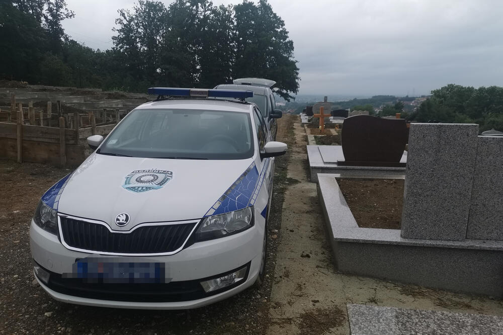 PRVE SLIKE SA MESTA UŽASA U ČAČKU! Ovde je SPALJENO TELO muškarca (FOTO)