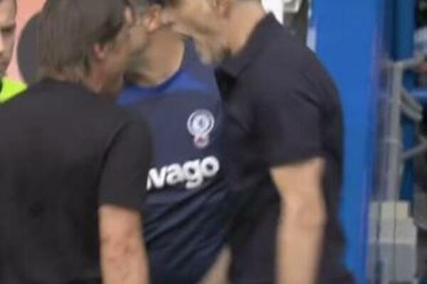 SAMO ŠTO NISU KRENULE PESNICE DA RADE: Konte i Tuhel ušli u klinč, sukob trenera prekinuo derbi u Londonu!