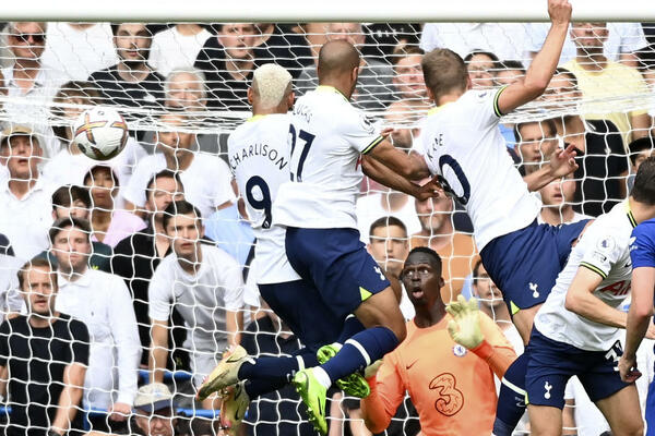 TUČA TRENERA BACILA SENKU NA SJAJAN DERBI NA STAMFORD BRIDŽU: Kejn u nadoknadi odneo dva boda Čelsiju!