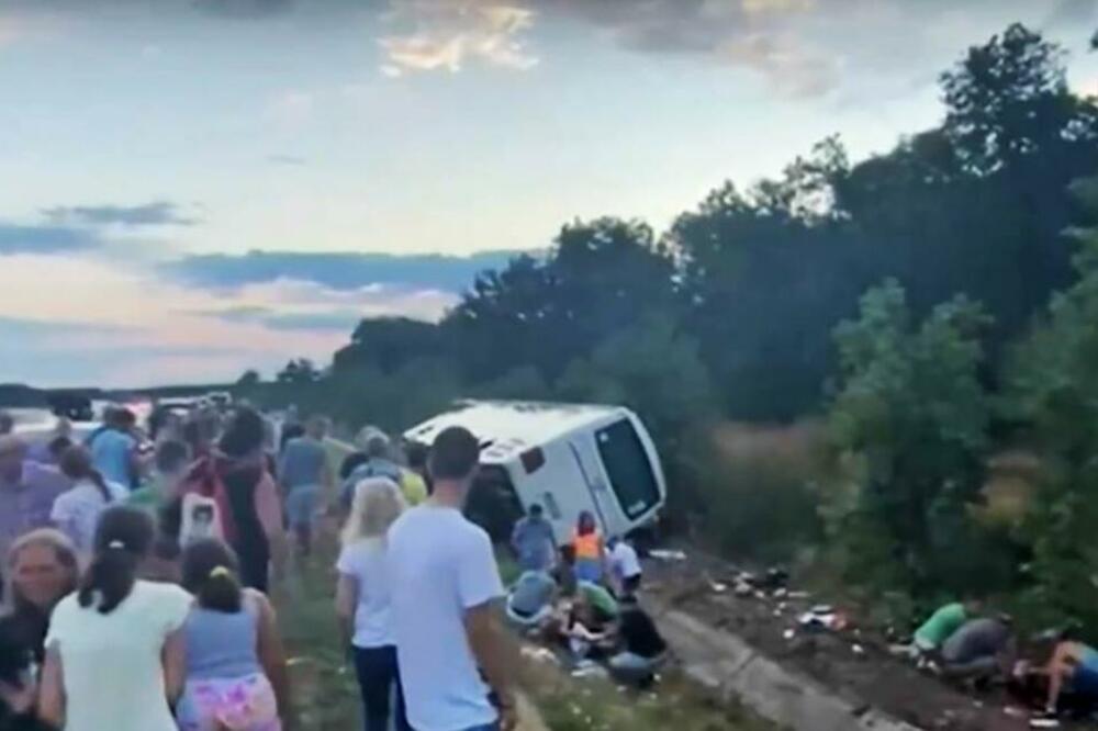BILI SU PREKRIVENI KRVLJU: Oglasio se lekar koji je pomagao deci iz prevrnutog autobusa u Bugarskoj