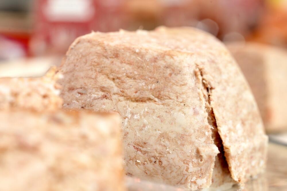 Povlači se prehrambeni proizvod koji svaki drugi Srbin jede svaki dan: Ono što su pronašli u njemu je živi horor!