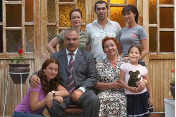 MRZELI SE U "KAD LIŠĆE PADA", A IZA KAMERE RADILI SVAŠTA: Njih dvoje uhvaćeni u LJUBAVNOM ZANOSU (FOTO)