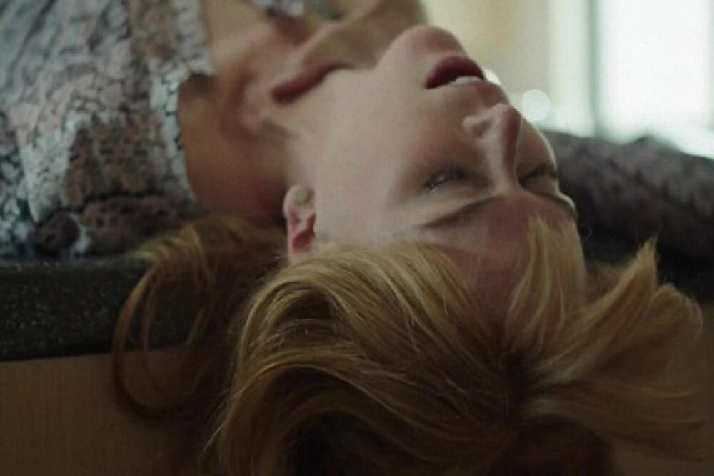 POZNATA GLUMICA U NAJBRUTALNIJOJ SCENI SE*SA: Ovaj kolega joj je TO RADIO bez prestanka (FOTO 18+)