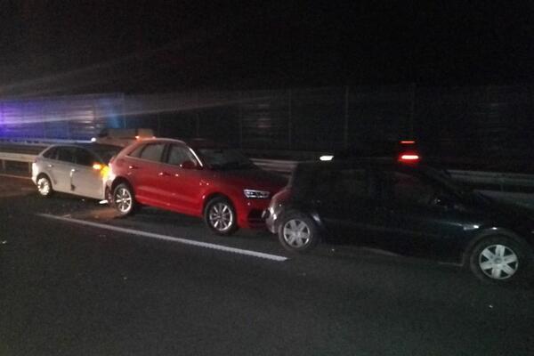 FOTOGRAFIJE KARAMBOLA NA MILOŠU VELIKOM: Auto naglo zakočio zbog šlepera, u njega se zakucala 4 vozila! (FOTO)