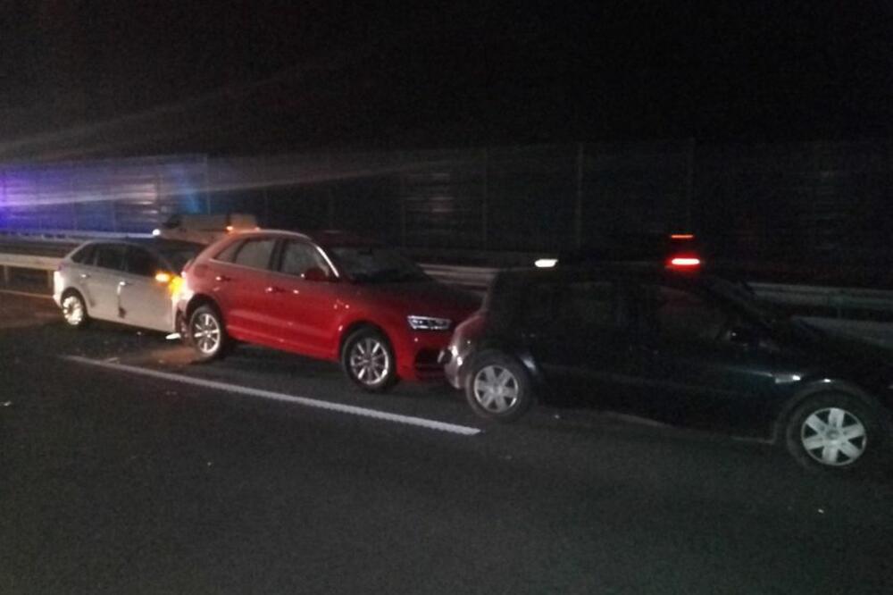 FOTOGRAFIJE KARAMBOLA NA MILOŠU VELIKOM: Auto naglo zakočio zbog šlepera, u njega se zakucala 4 vozila! (FOTO)