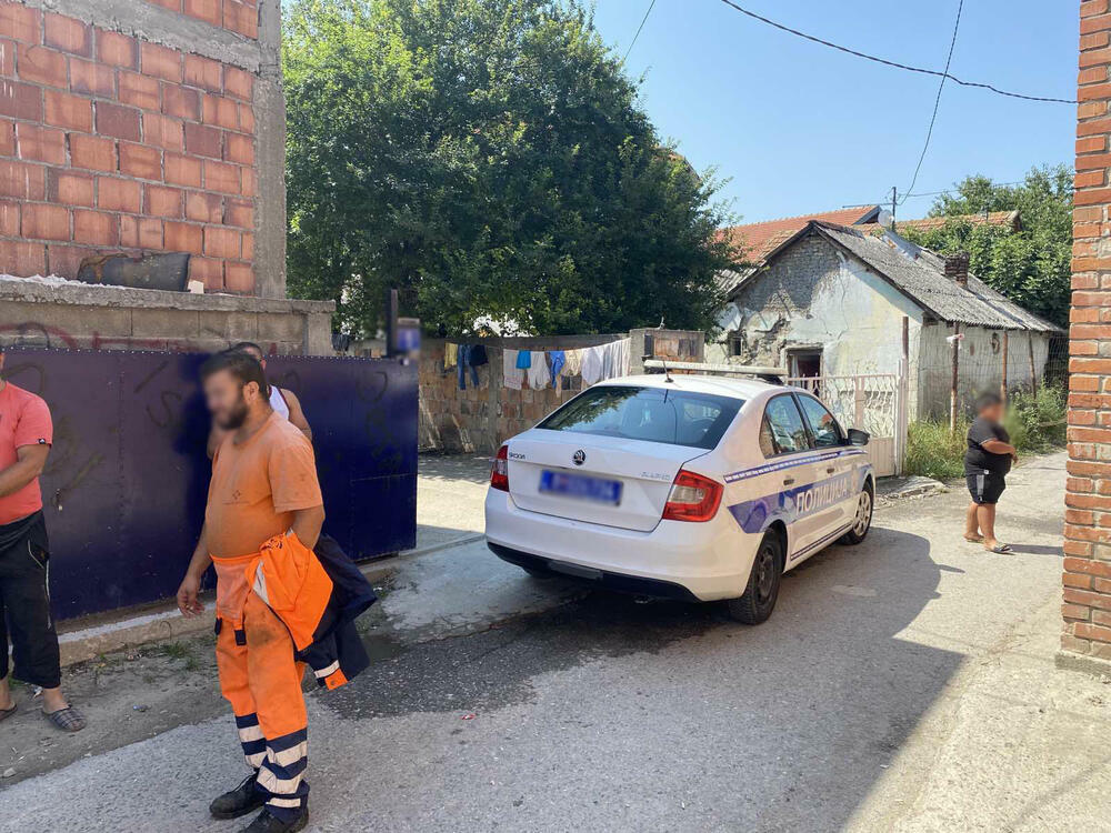 Dečak skočio sa prozora zgrade