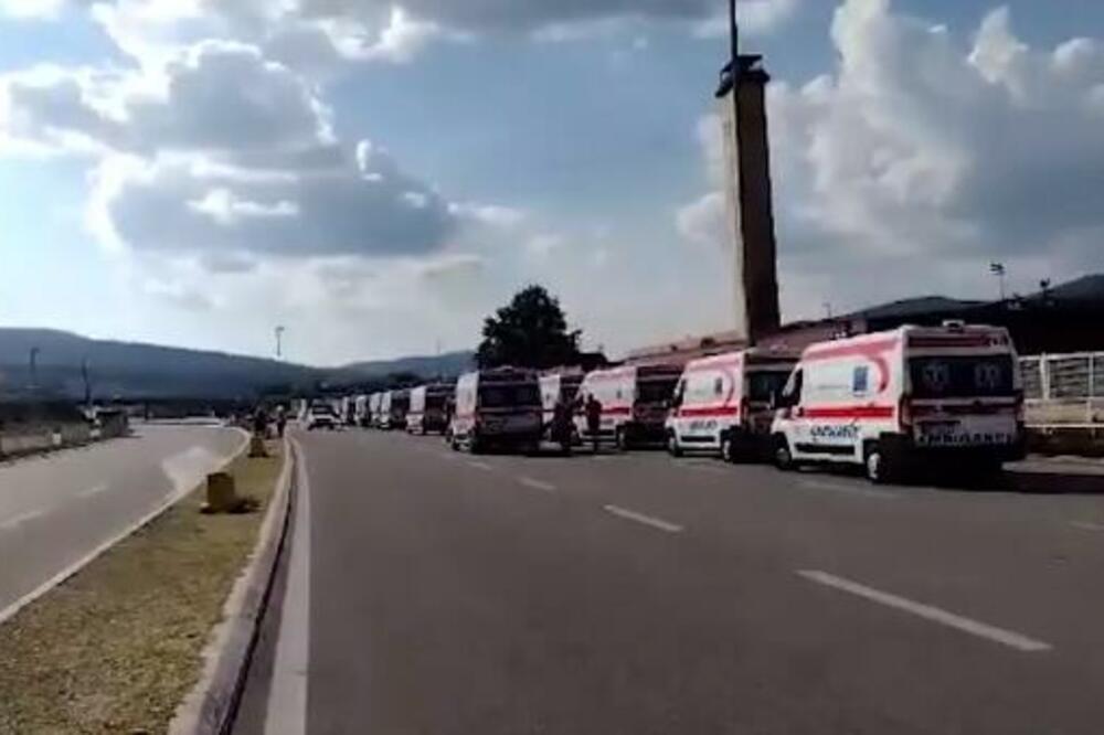 POTRESNE SCENE NA PRELAZU GRADINA: Saniteti voze povređene mališane za Beograd (FOTO/VIDEO)