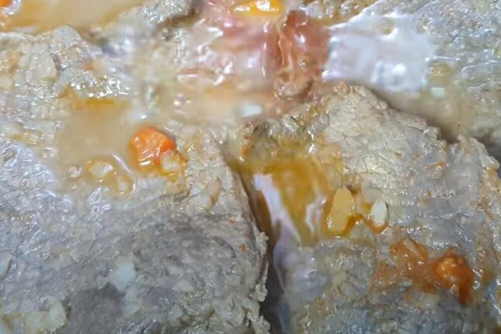 JUNEĆE ŠNICLE MORATE DA DINSTATE U OVOLIKOJ KOLIČINI VODE: Samo tako će biti SOČNE I MEKANE, trik ZAPIŠITE SVI