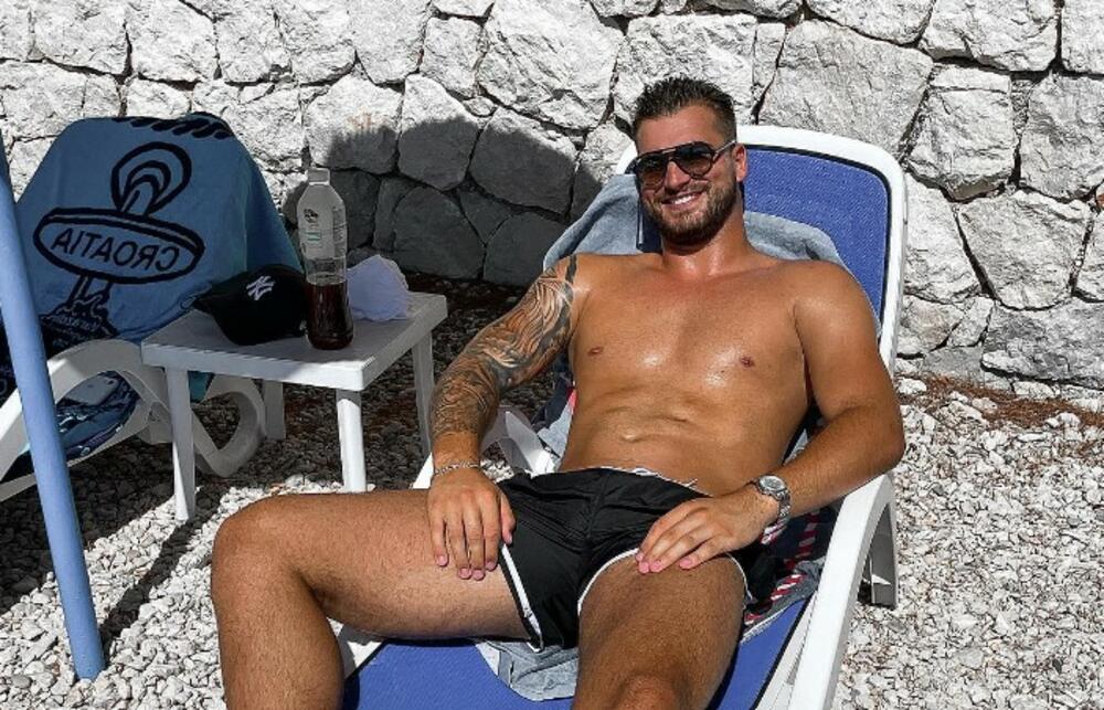 OVAJ ČOVEK JE IZVEO PREVARU VEKA, NIJE TREPNUO! Otac lažirao smrt, a on u majici 