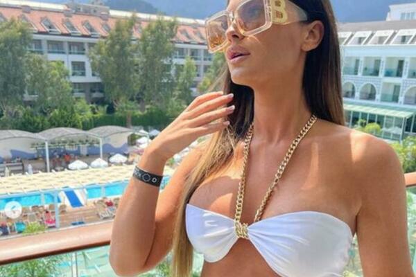 TEK POČELA DA RADI NA PINKU, A VEĆ UŠTEKALA ZA NEKRETNINU NA ZLATIBORU: Fatalna Ana PROCVETALA od KEŠA!