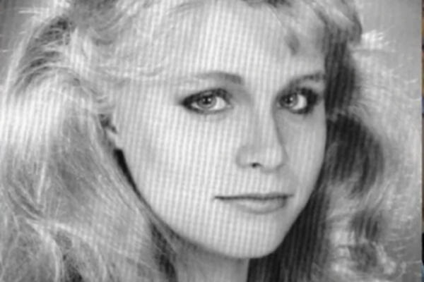 "OBE SMO BILE GOLE, OTAC JE UPAO U SOBU I UPERIO GA K NAMA": Suzana ispričala JEZIVE DETALJE ODNOSA SA OCEM (FOTO)