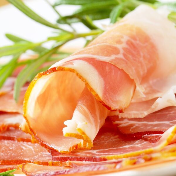 Predjelo sa šunkom, ajvarom i kačkavaljem: Odlično za slavsku trpezu, gosti neće znati kad je dosta, lako se sprema