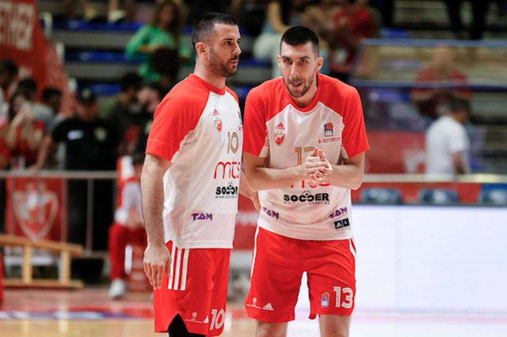 ZVEZDA ZAKAZALA JAKE MEČEVE! Poznat veliki broj rivala tokom priprema za novu sezonu! (FOTO)