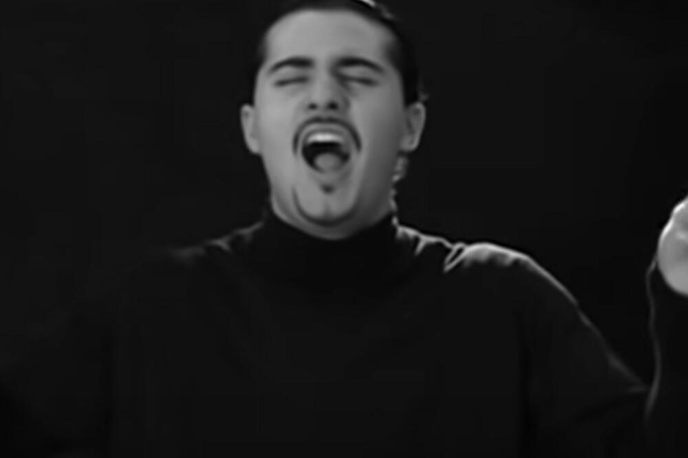 NAJGORE VESTI SU UPRAVO JAVLJENE, PREMINUO JE OMILJENI PEVAČ: Imao je samo 41 godinu, TUGA