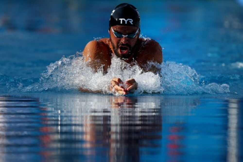 „Kada skačemo u vodu, dođe do nagle promene pritiska, kao i prilikom leta avionom