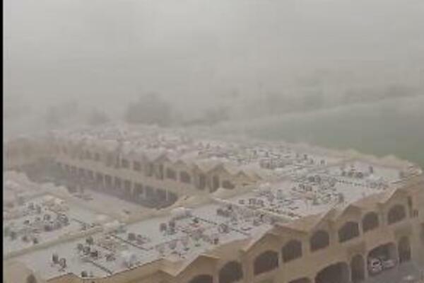 STRAVIČNE SCENE KAO IZ NAUČNO-FANTASTIČNOG FILMA: Grad nestao u oblaku u PAR SEKUNDI (VIDEO)