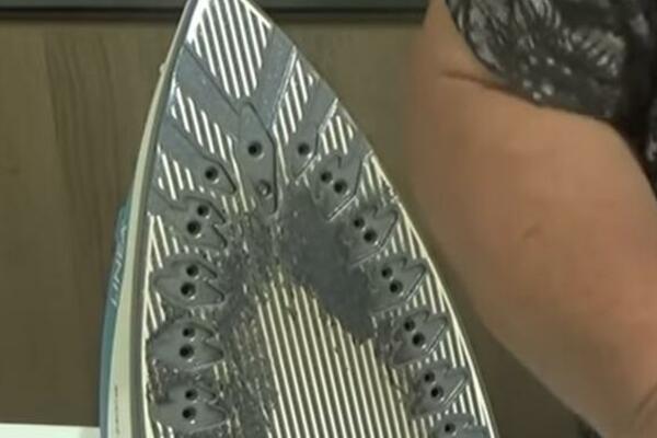 PROVERENE CAKE KAKO DA OČISTITE PEGLU, A DA JE NE IZGREBETE: Jeftini sastojci koje već imate u kući - skidaju i RĐU