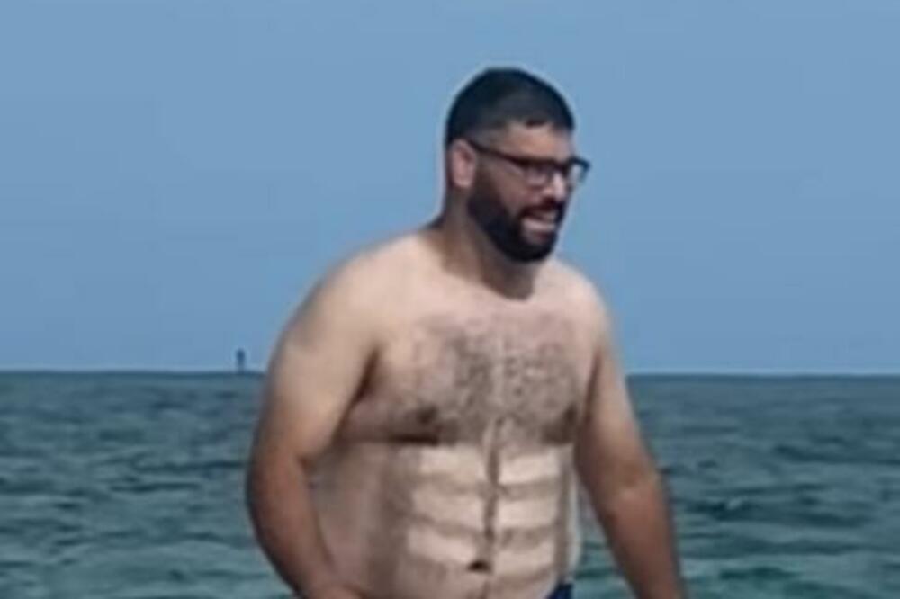 OVAJ ČOVEK IMA TRBUŠNJAKE KAKVE SVET JOŠ NIJE VIDEO: Šokirali su se kada je izašao iz vode, AU BRALE (FOTO)