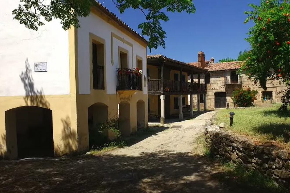 U ovoj evropskoj zemlji prodaju cela sela: Srbi tamo vole da letuju, a koštaju kao 1 stan u Beogradu!