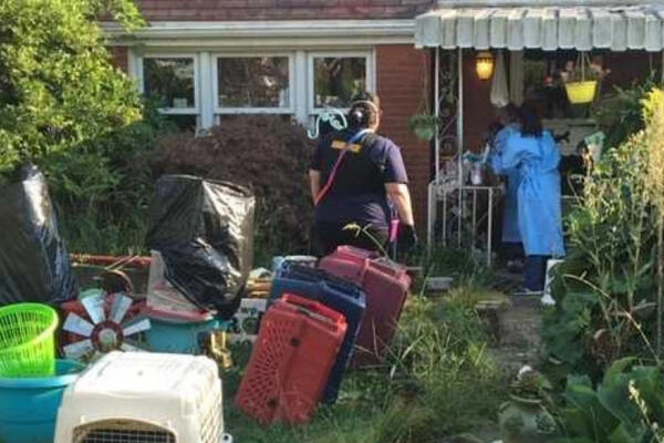 OSETIO JE UŽASAN SMRAD I ODMAH ZVAO POLICIJU: Danima je bilo SVE GORE, PRIZOR KOJI SU ZATEKLI BIO JE JEZIV (FOTO)