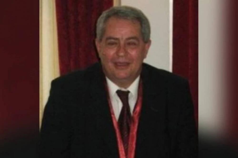 OVO JE TEŠKO RANJENI ADVOKAT U KOCELJEVI: Uboli su ga oštrim predmetom u vrat! (FOTO)