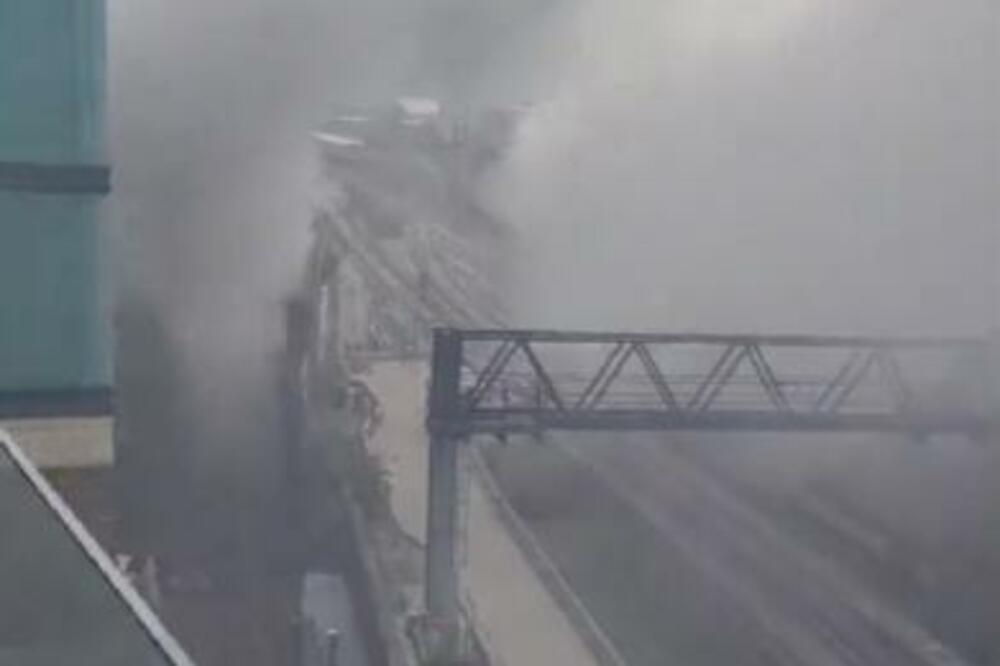 DRAMA U LONDONU: Veliki požar izbio na železničkoj stanici, centar grada u OBLAKU DIMA! (VIDEO)