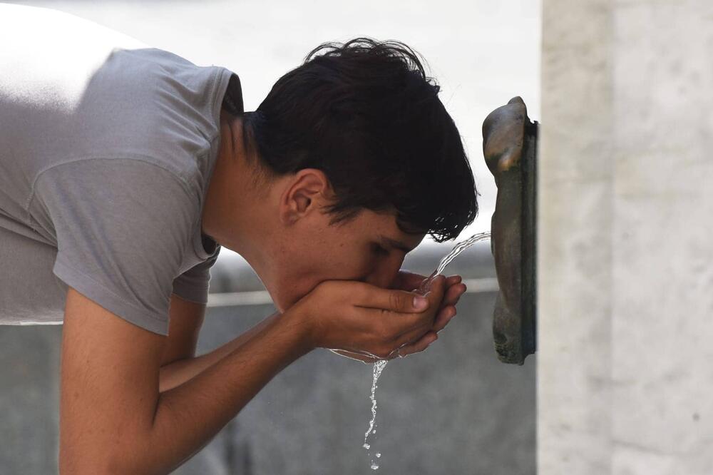 DANAS I SUTRA PIK TOPLOTNOG TALASA! Bežite u hlad, živa u termometru ide i do PAKLENIH 40 STEPENI