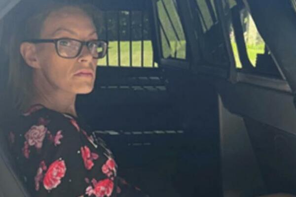 SMRTONOSNI POLJUBAC! Žena osuđena na UBISTVO nakon zatvorske posete, evo šta se DOGODILO!