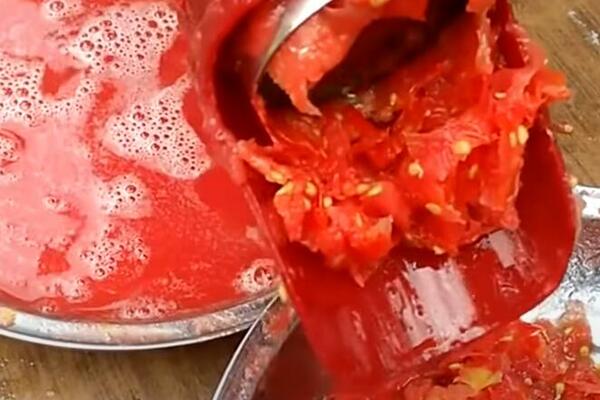 NAJBOLJI DOMAĆI RECEPT ZA KUVANI PARADAJZ: Ukus će vas ostaviti bez TEKSTA!