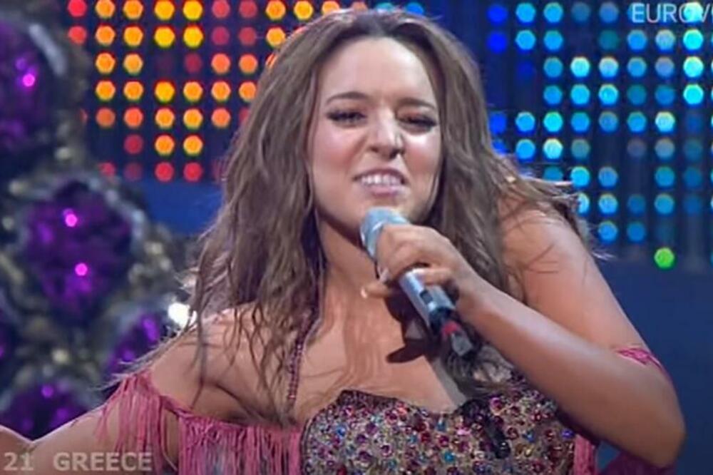 NJEN EVROVIZIJSKI HIT "SECRET COMBINATION" I DAN DANAS SE SLUŠA: Vatrena brineta se UDALA, a TEK da vidite za koga!