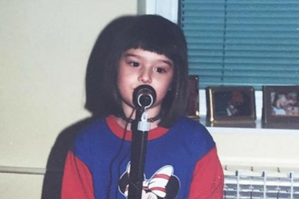 DEVOJČICA SA SLIKE DANAS JE VELIKA GLUMICA: Nema šanse da pogodite o kome je reč, DANAS CELA SRBIJA PRIČA O NJOJ!