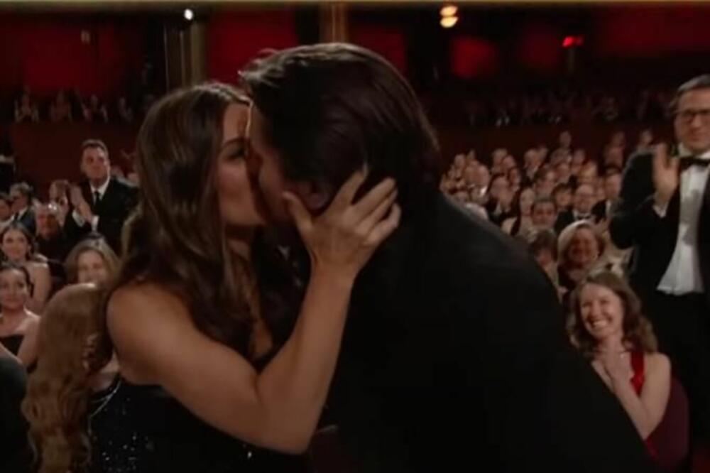 ČUVENI GLUMAC PREŠAO U PRAVOSLAVLJE! Želi da bude Srbin, tera DECU da uče SRPSKI (FOTO)