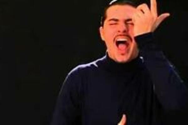 PREMINUO POZNATI PEVAČ U 41. GODINI! Pronašli ga MRTVOG, HOROR