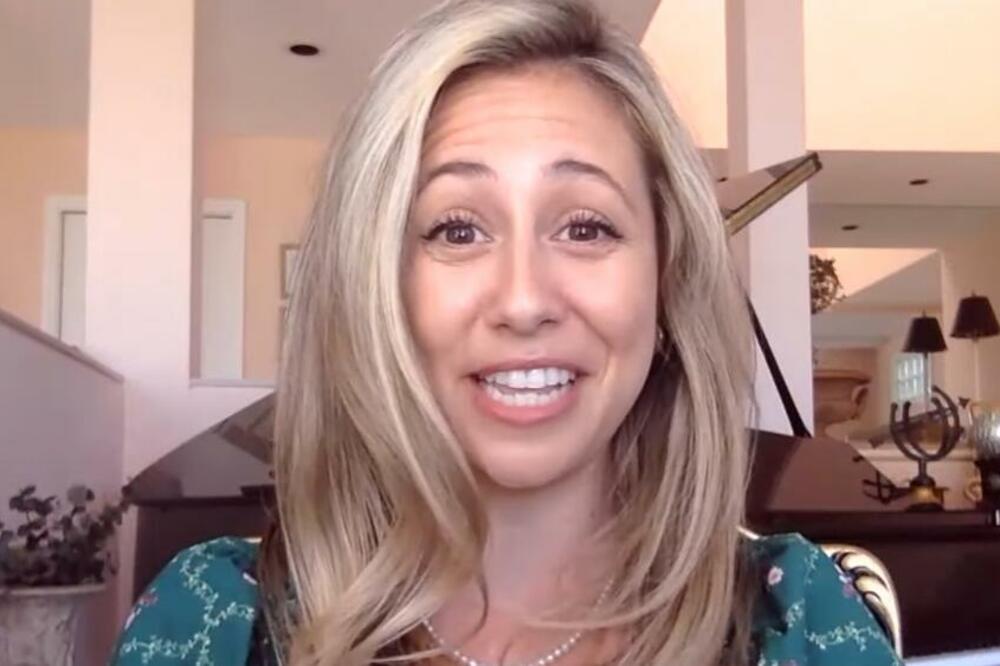 DAJE OVO TUĐOJ DECI ZA 10.000 DOLARA! Amerikanka našla način za BIZARNU zaradu, CVETA JOJ (FOTO)