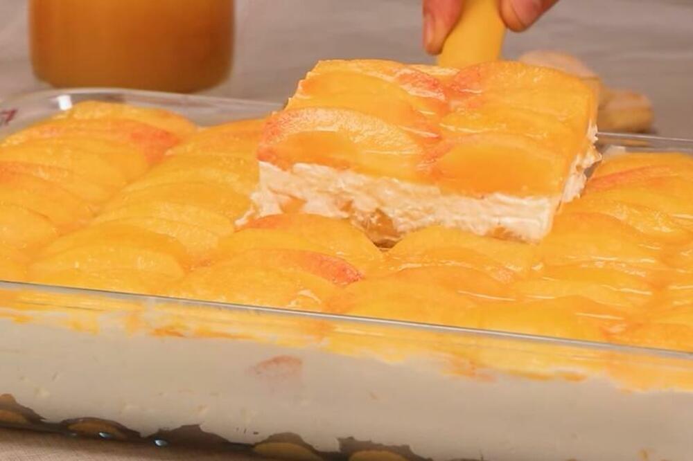 OSVEŽAVAJUĆI KOLAČ SA BRESKVAMA! Jedini recept kojem NIKO NE MOŽE DA ODOLI (VIDEO)