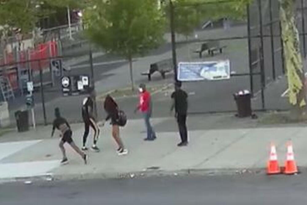 NA SMRT PREBILI TAKSISTU U SRED BELA DANA! Finalni UDARAC ga je dokrajčio (UZNEMIRUJUĆI VIDEO)