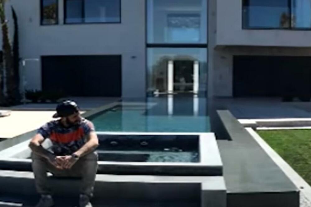 FUDBALERI SU PUSTILI MEDIJE DA SNIME NJIHOV LUKSUZ! Njihovi domovi izgledaju NEREALNO (VIDEO)