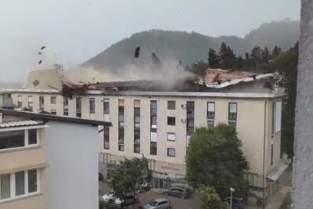 ORKANSKI VETAR NOSIO KROVOVE, DRVEĆE, BILBORDE: Neviđeni haos u SLOVENIJI! (VIDEO)