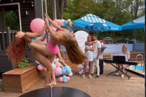 ZAPLESALE NA ŠIPCI I OTKRILE IM POL BEBE: Skoro pa nemaju ništa na SEBI, tati se posebno svidela IDEJA! (VIDEO)