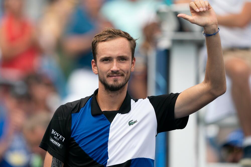 MEDVEDEV U POLUFINALU, 'SMAKAO' I FRICA: Rus odigrao poen turnira na brejk loptu! (VIDEO)