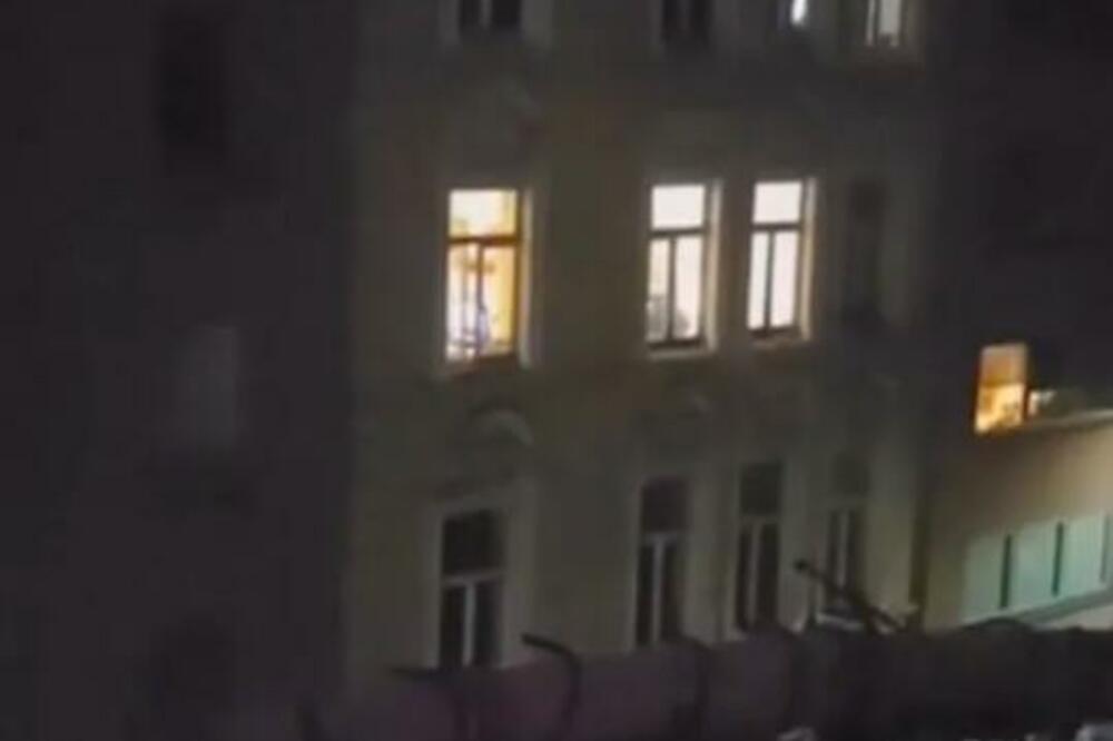 SNIMAK KOMŠINICE U EKSTAZI ZAPALIO MREŽE! Ceo kraj slušao VRIŠTANJE, šta li joj je radio tokom akcije?! (VIDEO)