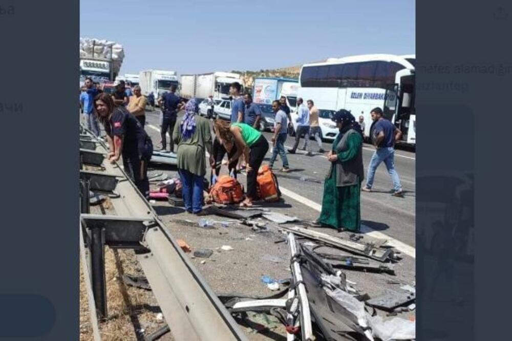 STRAŠNA NESREĆA U TURSKOJ! Najmanje 15 osoba je poginulo, a 22 osobe su povređene (FOTO)