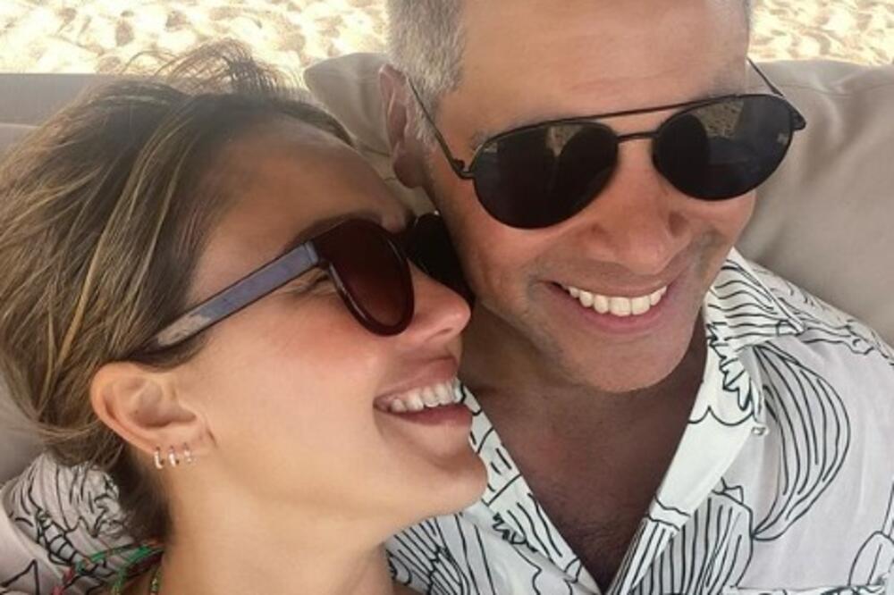 Dok svet priča o novom partneru, ona ga ODJAVILA - AL NA KRATKO! Evo gde je uhvaćena i sa kim, šok