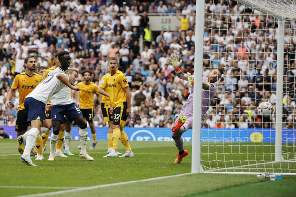 KEJN HEROJ TOTENHEMA! Vulverhempton opasan, ali bodovi ostaju u Londonu! (FOTO)