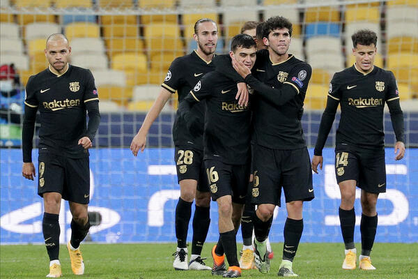 PRUŽIO PUNU PODRŠKU FUDBALERU! Odnos Barselone je nerazuman, između maltretiranja i uznemiravanja!